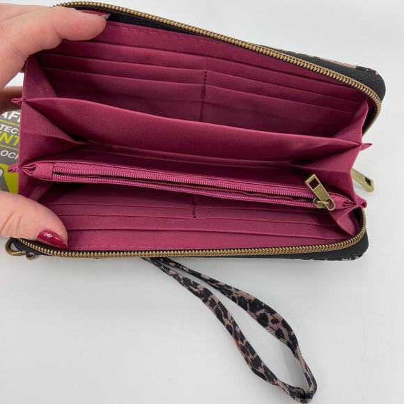 Travelon Wristlet Wallet RFID Animal Print Zip Around Identity Protection Travel - Picture 9 of 10